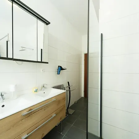 In Near Schoenbrunn & Westbahnhof - Keyless Check-in