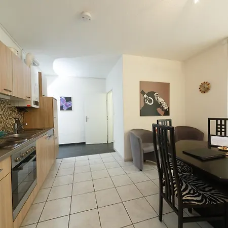 In Near Schoenbrunn & Westbahnhof - Keyless Check-in Apartament *