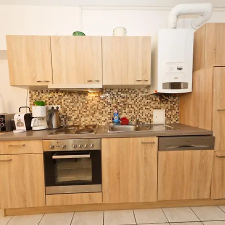In Near Schoenbrunn & Westbahnhof - Keyless Check-in Apartament