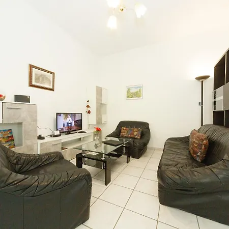 In Near Schoenbrunn & Westbahnhof - Keyless Check-in *