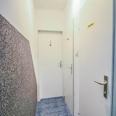 Double In Hutteldorfer Strasse Area *