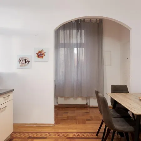 Schoenbrunn Palace Free Parking And 24h Check-in Apartment Vienna
