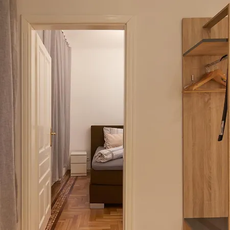 Schoenbrunn Palace Free Parking And 24h Check-in Apartment *