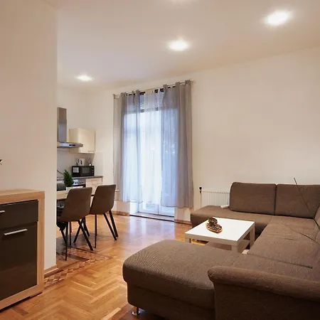 Schoenbrunn Palace Free Parking And 24h Check-in Apartment