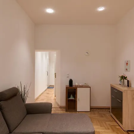 Schoenbrunn Palace Free Parking And 24h Check-in Apartment Vienna