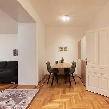 Schoenbrunn Palace Free Parking And 24h Check-in Apartment