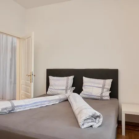 Schoenbrunn Palace Free Parking And 24h Check-in Apartment