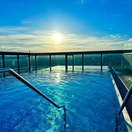 Apartment Panorama Sky I Rooftop Pool I Metro Station *