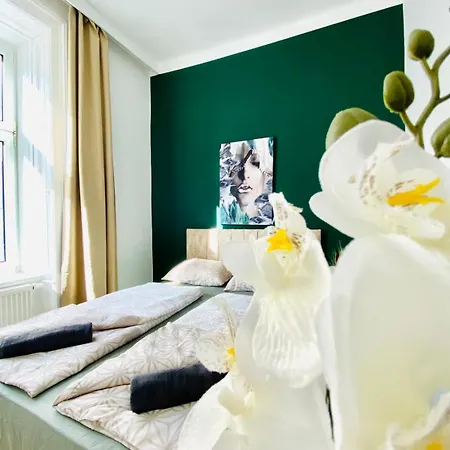 8 Fully Equipped W Terrace Margareten Apartment