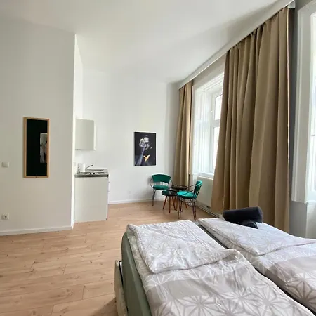 8 Fully Equipped W Terrace Margareten Apartment *