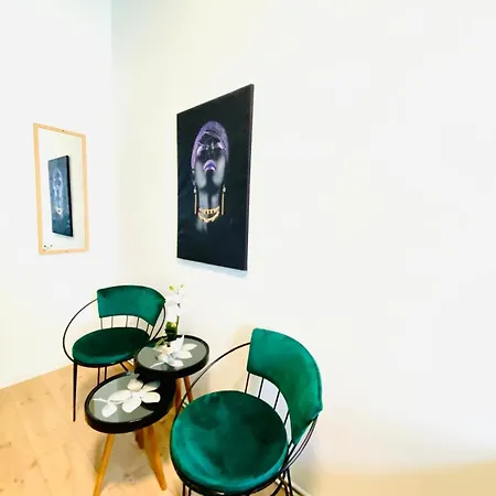 8 Fully Equipped W Terrace Margareten Apartment *