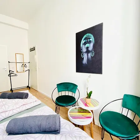 8 Fully Equipped W Terrace Margareten Apartment *