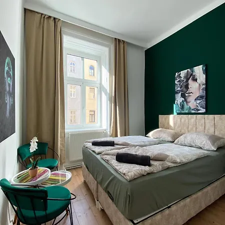 8 Fully Equipped W Terrace Margareten Apartment