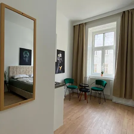 8 Fully Equipped W Terrace Margareten Apartment *