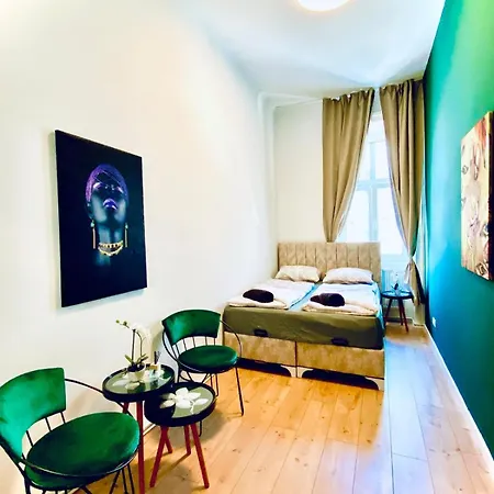 8 Fully Equipped W Terrace Margareten Apartment *
