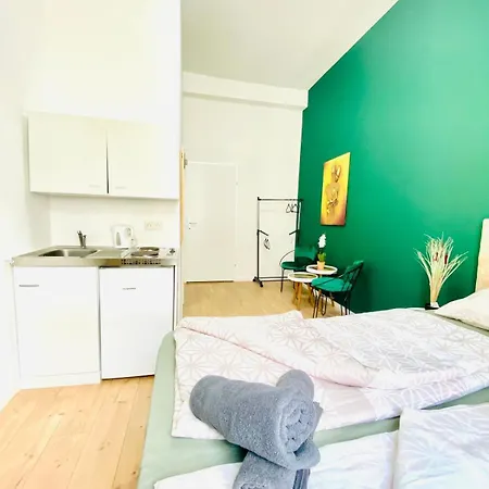 8 Fully Equipped W Terrace Margareten Apartment *