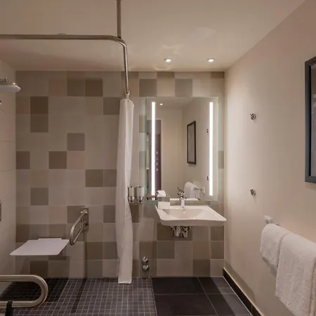 Hotel Hampton By Hilton West 3*