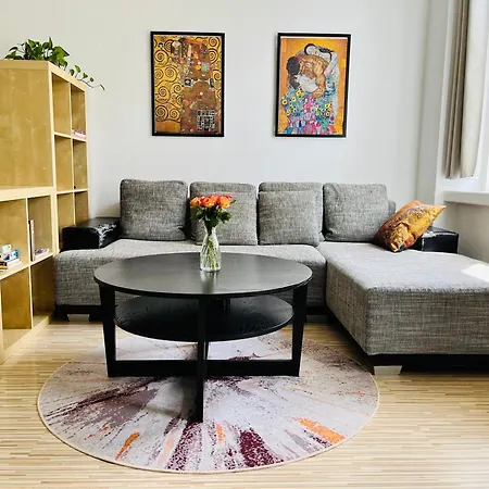 Апартаменты Lovely Nest! Just Beside Schoenbrunn Palace And Zoo!