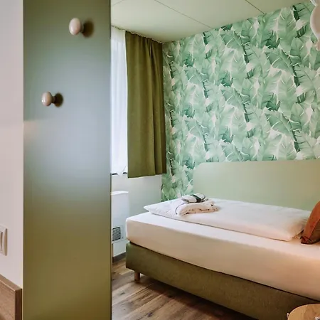 Hotell The Weekend 4*