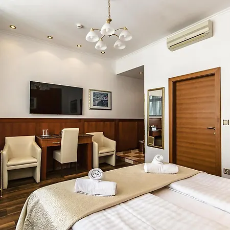 Corvinus - Newly Renovated Hotel Viena
