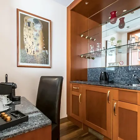 Corvinus - Newly Renovated 4* Viena