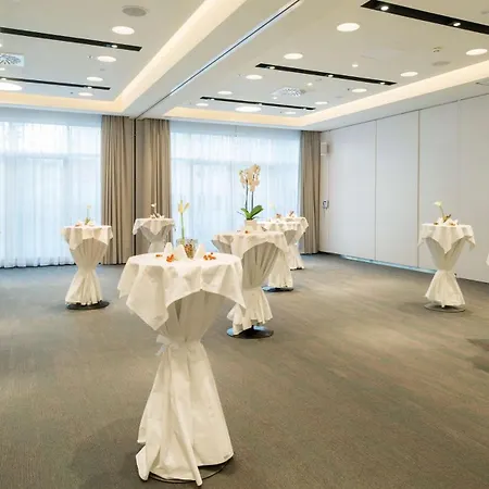 Nh Danube Hotel 4*