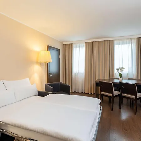 Hotel Nh Danube