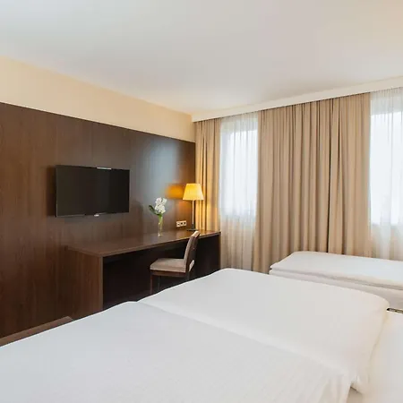 Hotel Nh Danube 4*