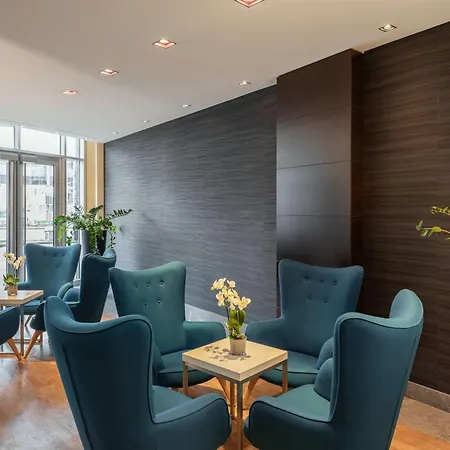 Hotel Nh Danube 4*