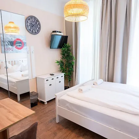 Schoenbrunn Hotel *