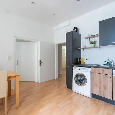Apartment 2 Bedroom Near Belvedere
