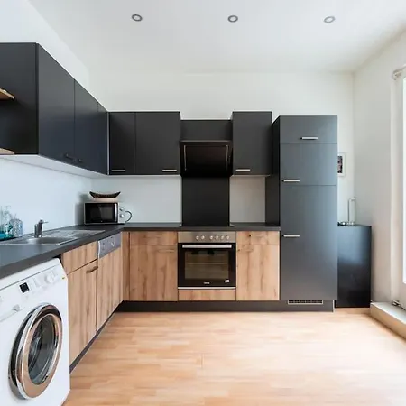 2 Bedroom Near Belvedere *