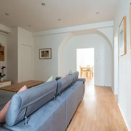 2 Bedroom Near Belvedere * Vienna