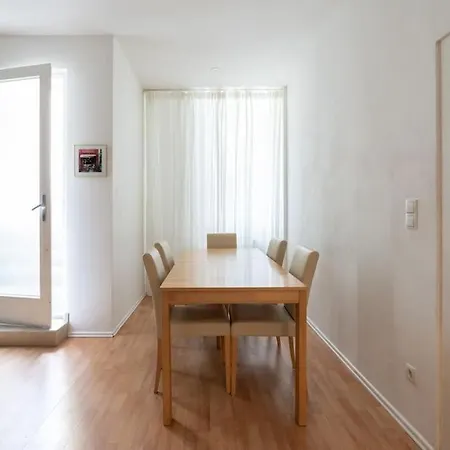 2 Bedroom Near Belvedere Apartment