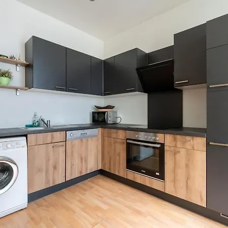2 Bedroom Near Belvedere Apartment Vienna