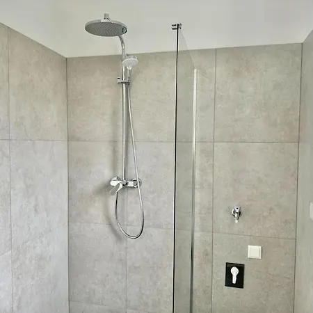 Rooftop With Balcony & Free Parking Apartmán
