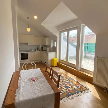 Apartment Luxury Penthouse Near Metro, Train Station And 15 Mins Center