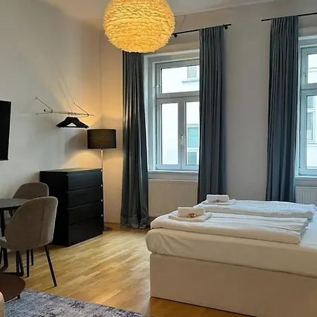 Classy In Josefstadt Perfect For 4-6 Apartament