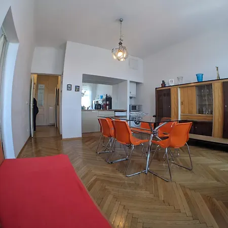 Maximillian Aparthotel 2*