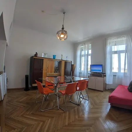 Aparthotel Maximillian 2*
