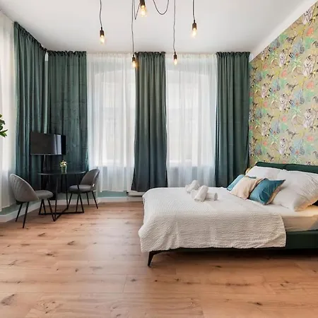 Spacious & Elegant 3 Bedroom Apartment Vienna