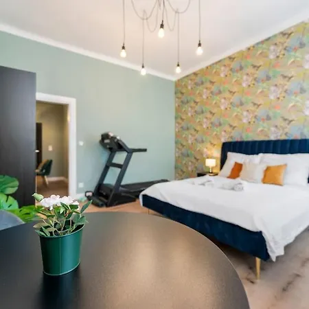 Spacious & Elegant 3 Bedroom Vienna