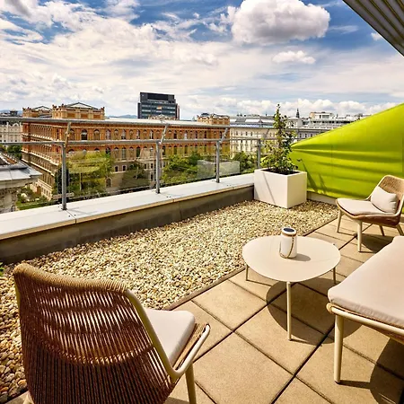 Le Meridien Hotel 5*