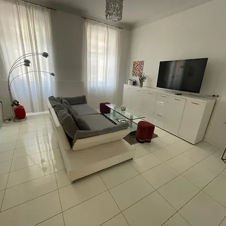 Appartement Grosszuegiges 85M2 City-Apartment - 2 Schlafraeume, Hundefreundlich, Westbahnhof Naehe T4 Vienne