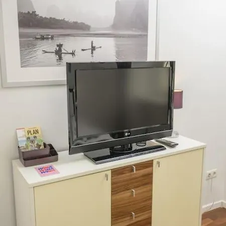 Charming In Center Apartment