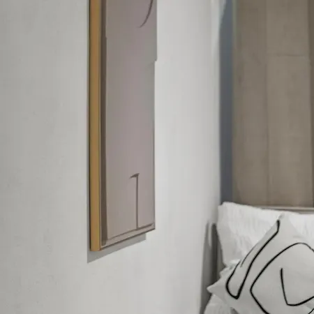 Long Term I 2 Min To U1 Columbusplatz I High Speed Wifi * Viena