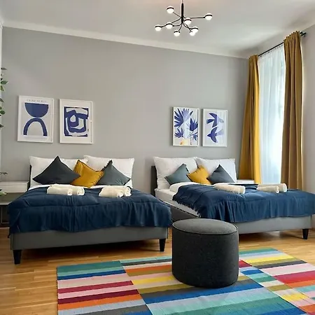 Very Spacious With A Wintergarden And Terrace, 1 Minute To Tram Station