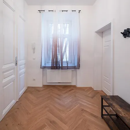 Deluxe Retreat Near Praeter Park And Centre *