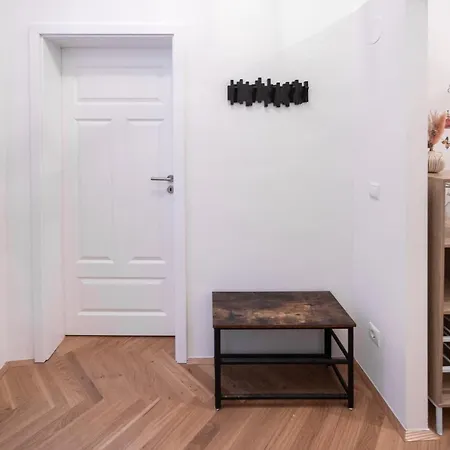 Apartment Deluxe Retreat Near Praeter Park And Centre *