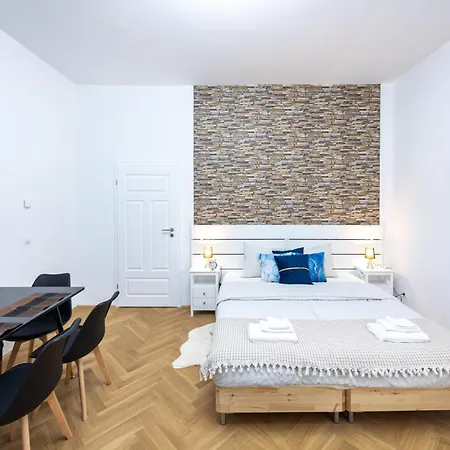 Apartment Deluxe Retreat Near Praeter Park And Centre *